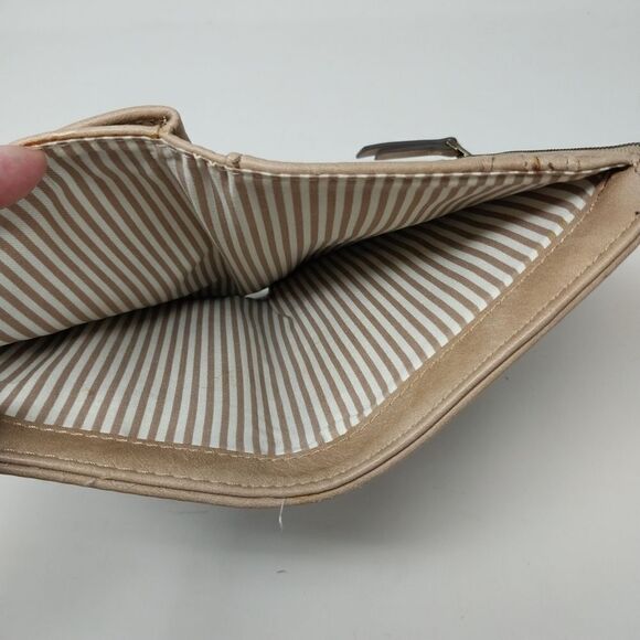 Maurice's Tan faux leather wallet. - Picture 9 of 15